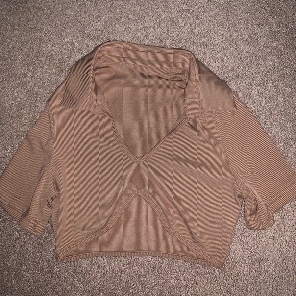 cropped t-shirt with collar - Picture 2 of 3